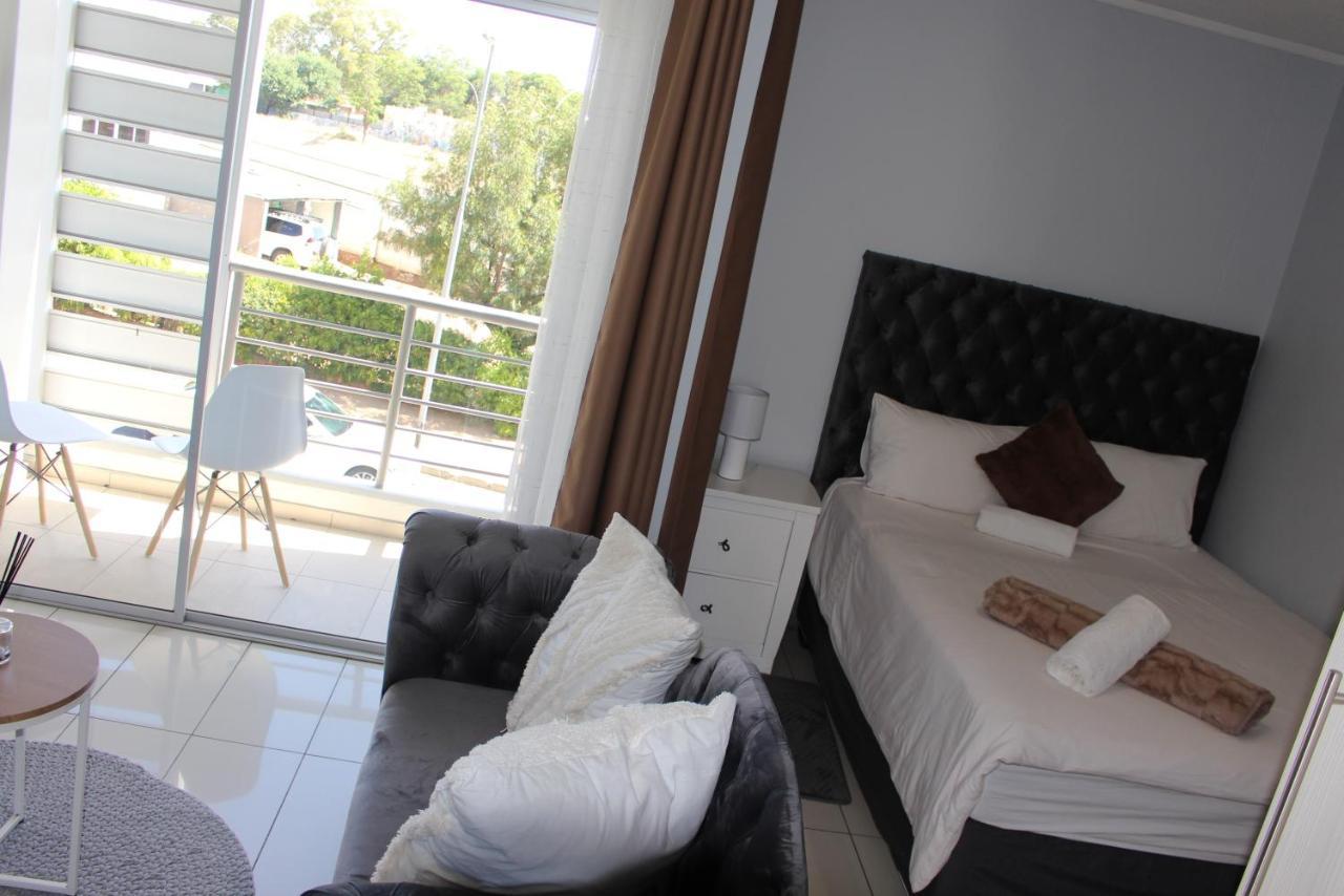 Abigail'S Studio Apartment @ Trift Tower ويندهوك المظهر الخارجي الصورة